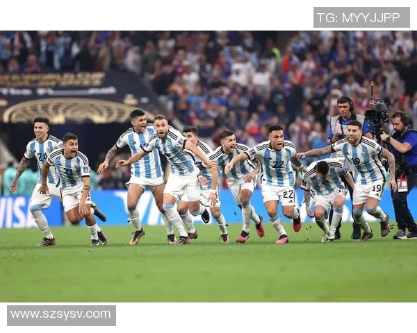 足球场上29号球星的崛起与辉煌：从草根到世界级的奋斗历程