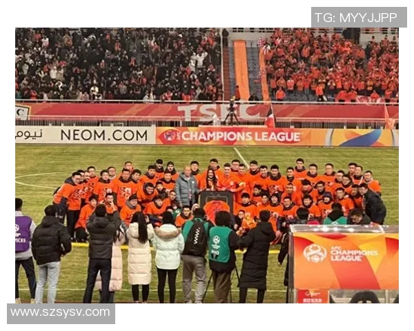 足球赛场泪洒现场的球星背后隐藏的感人故事与坚韧精神